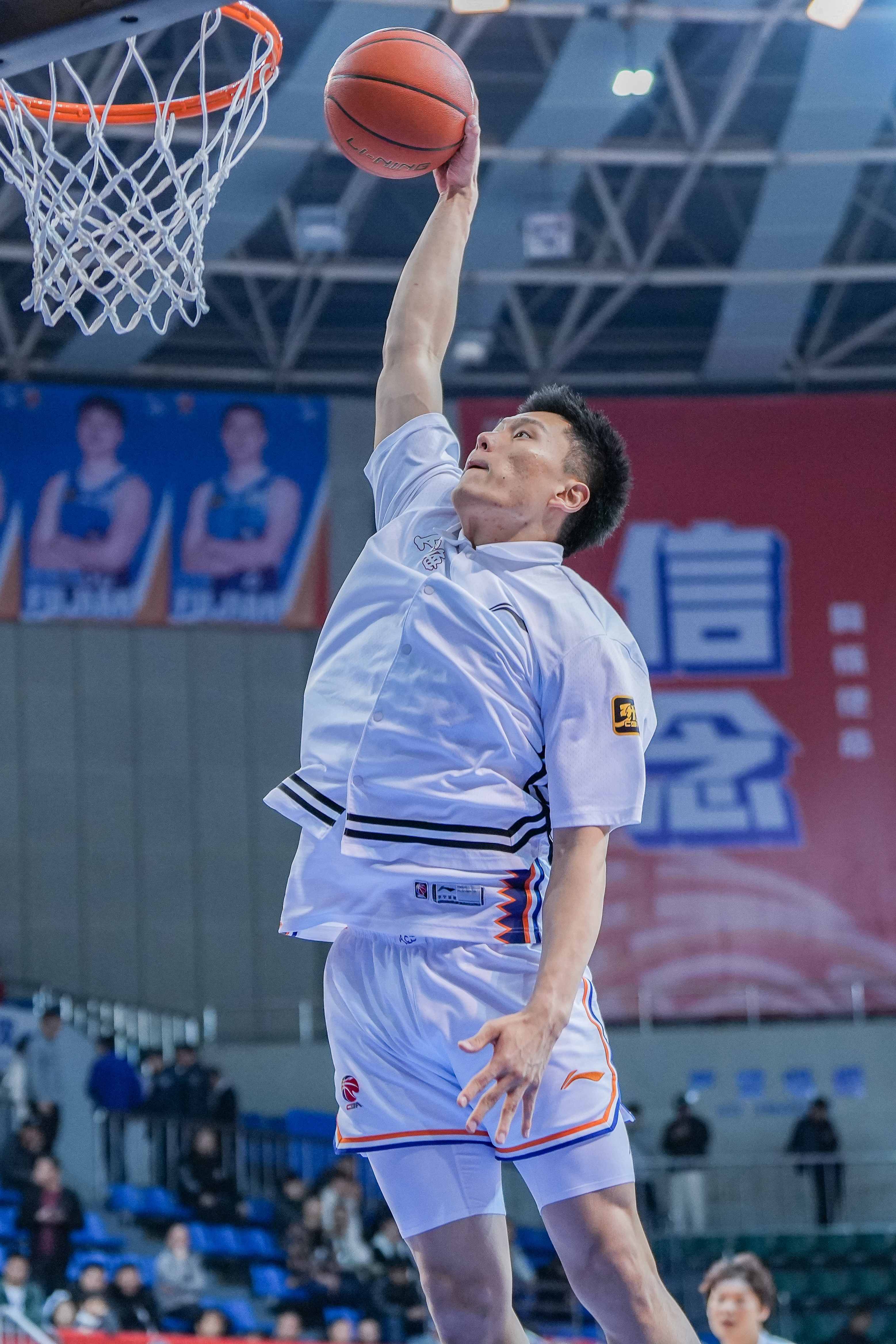  持續(xù)漲球！上海男籃“李花”組合—李弘權(quán)、李添榮