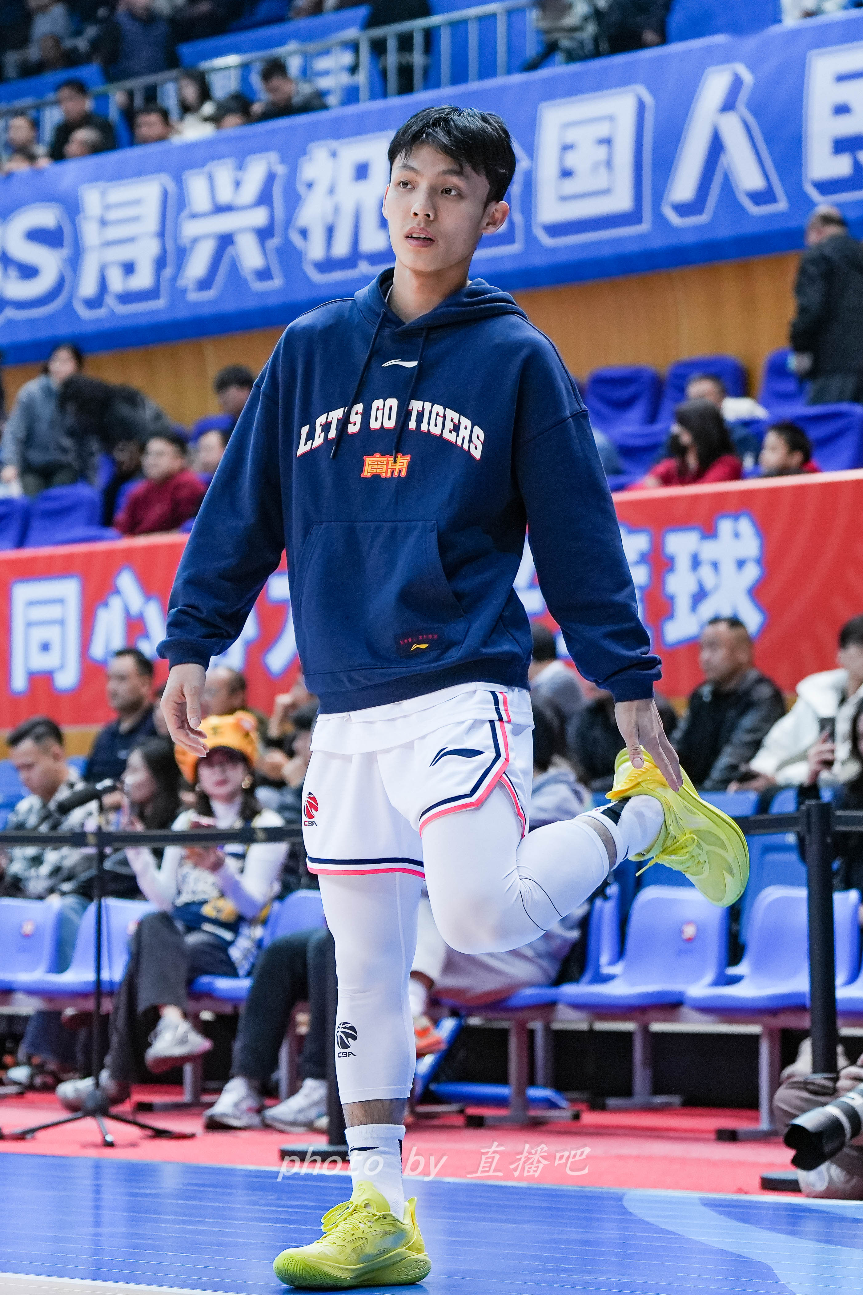  “控球中鋒”！徐杰這身體素質(zhì)有億點(diǎn)東西