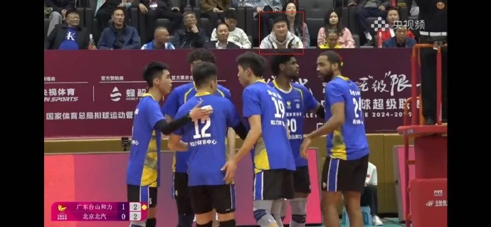  罕見！杜鋒觀看排超聯(lián)賽排位賽 對(duì)陣雙方是廣東男排VS北京男排