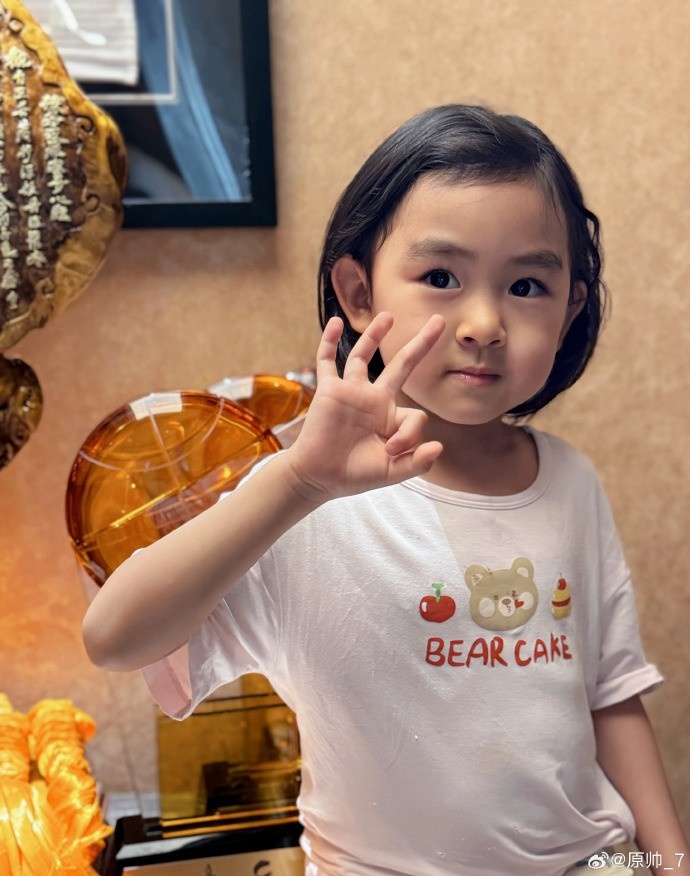  三分大賽三冠王！原帥曬三冠獎杯：完成了女兒給安排的任務(wù)！