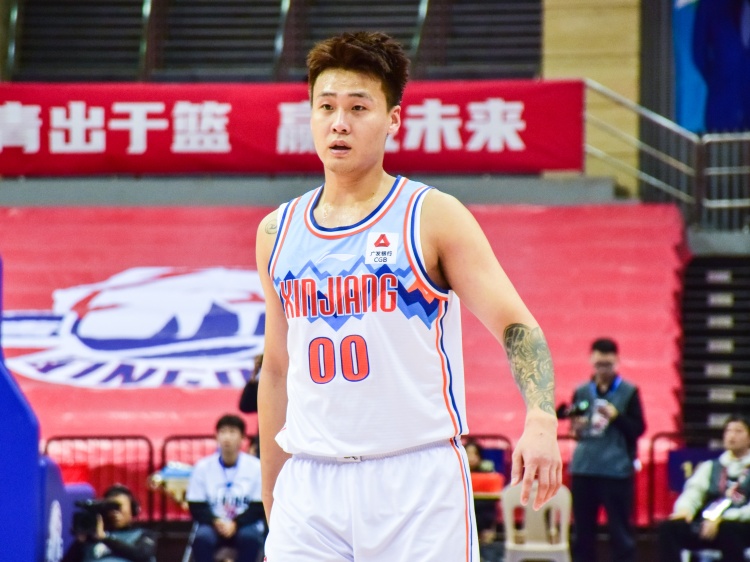  ??隨便打打！趙睿半場8中7&三分3中3貢獻18分2助攻2搶斷