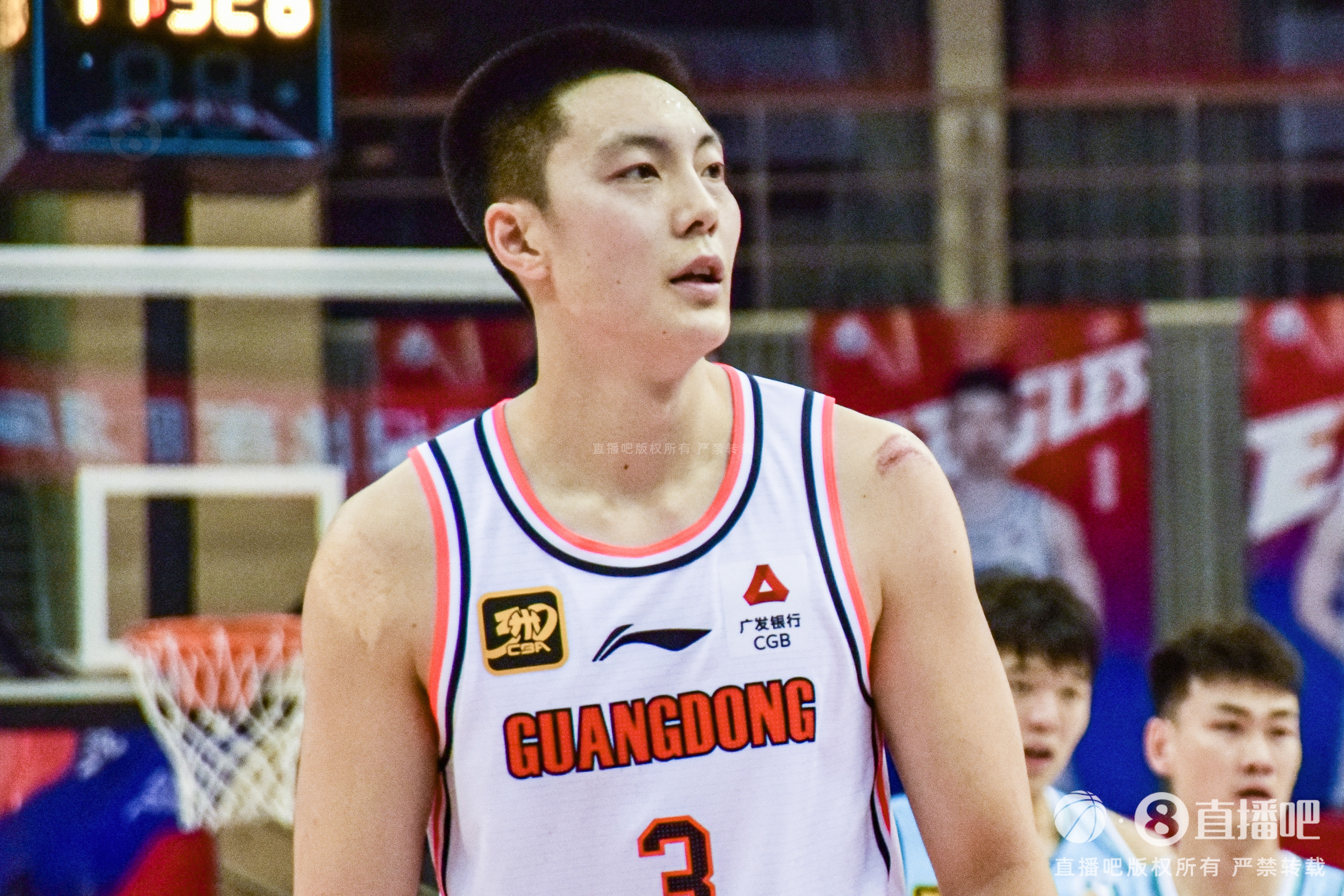  隊長歸來！胡明軒復出表現(xiàn)完美 7中4拿下11分3板5助0失誤